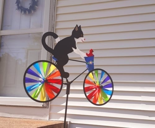 Cat Bicycle Wind Spinner Toy – Interactive Spinning Outdoor Cat Toy